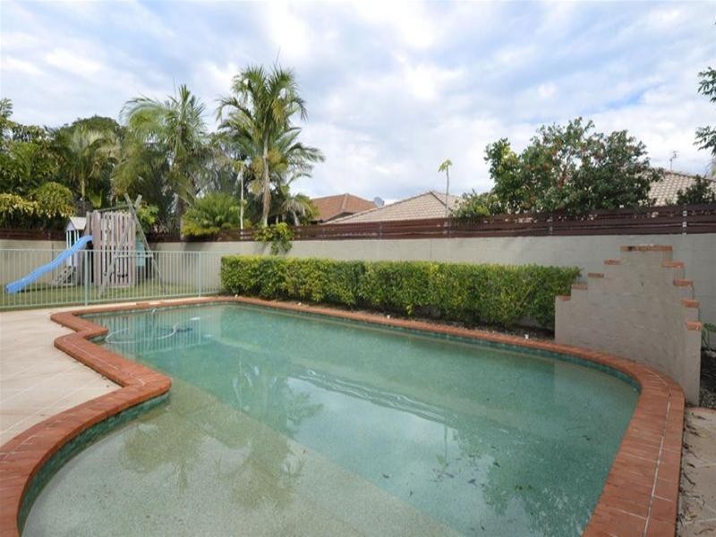 34 Clipper Boulevard, Clear Island Waters QLD 4226