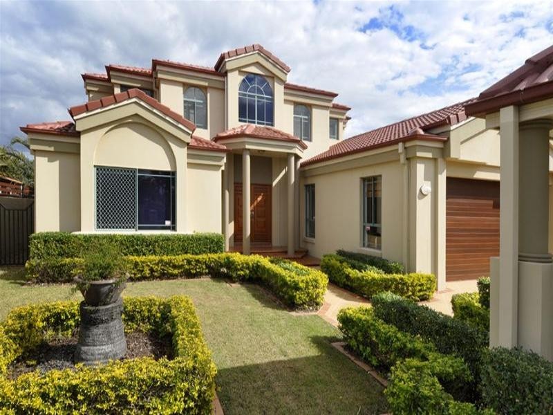 34 Clipper Boulevard, Clear Island Waters QLD 4226
