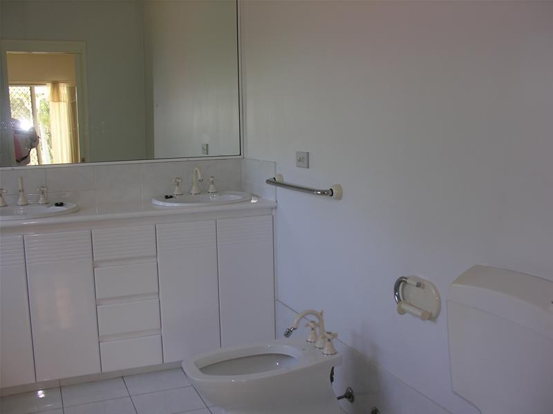 18 Elsemore Court, Carrara QLD 4211