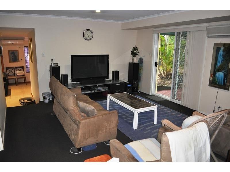 16 Windsor Place, Molendinar QLD 4214