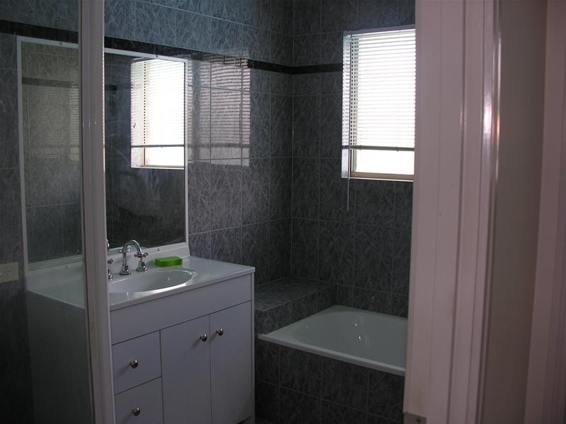 8 Essex Court, Nerang QLD 4211