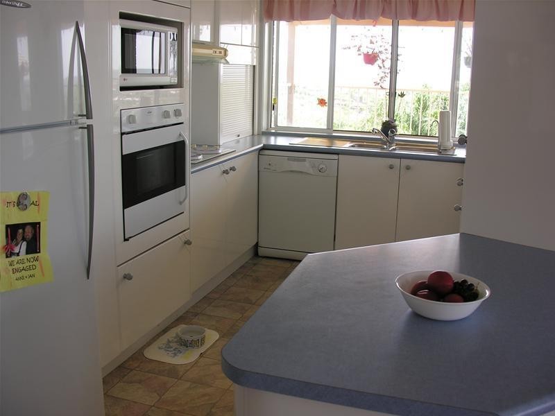 9 Macrobert Street, Highland Park QLD 4211