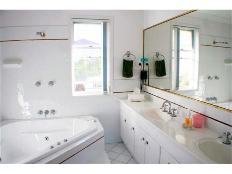 Highland Park QLD 4211