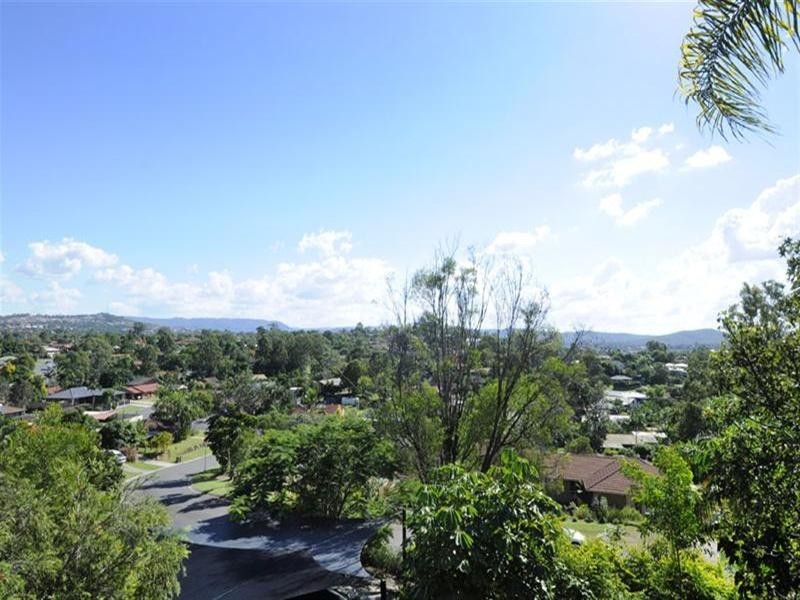 9 Amethyst Court, Carrara QLD 4211