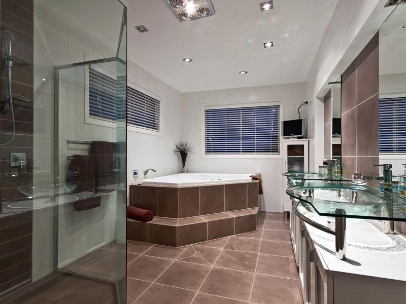 11 Salvado Drive, Pacific Pines QLD 4211