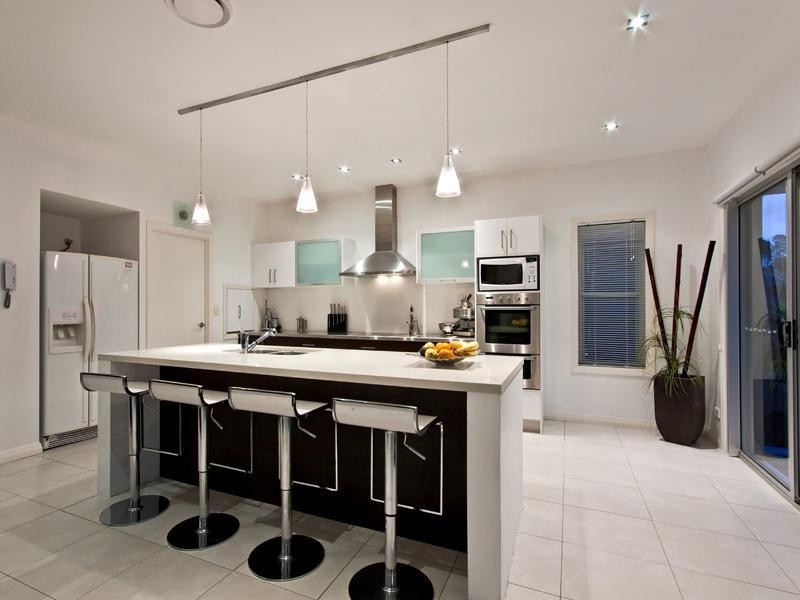 11 Salvado Drive, Pacific Pines QLD 4211