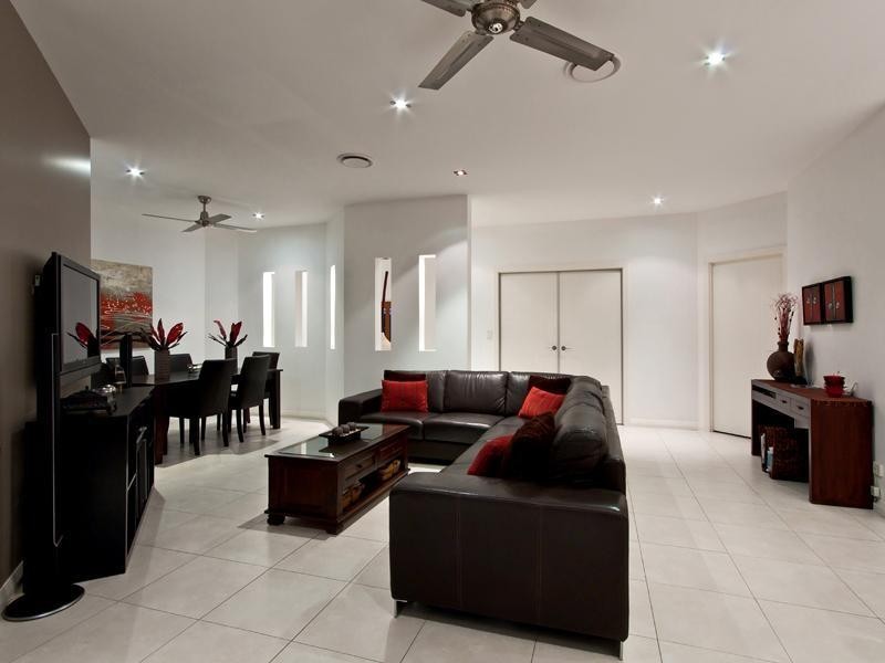 11 Salvado Drive, Pacific Pines QLD 4211