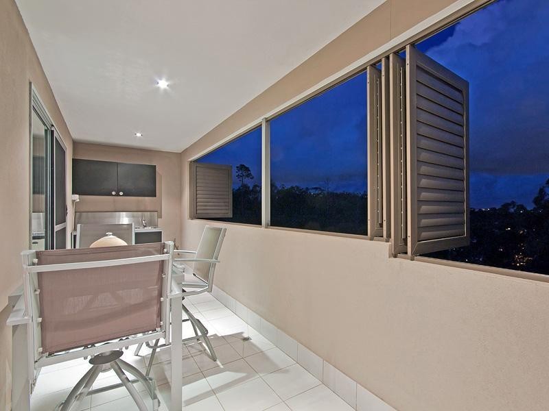 11 Salvado Drive, Pacific Pines QLD 4211