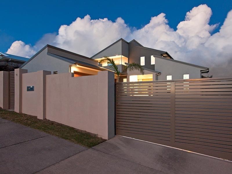 11 Salvado Drive, Pacific Pines QLD 4211