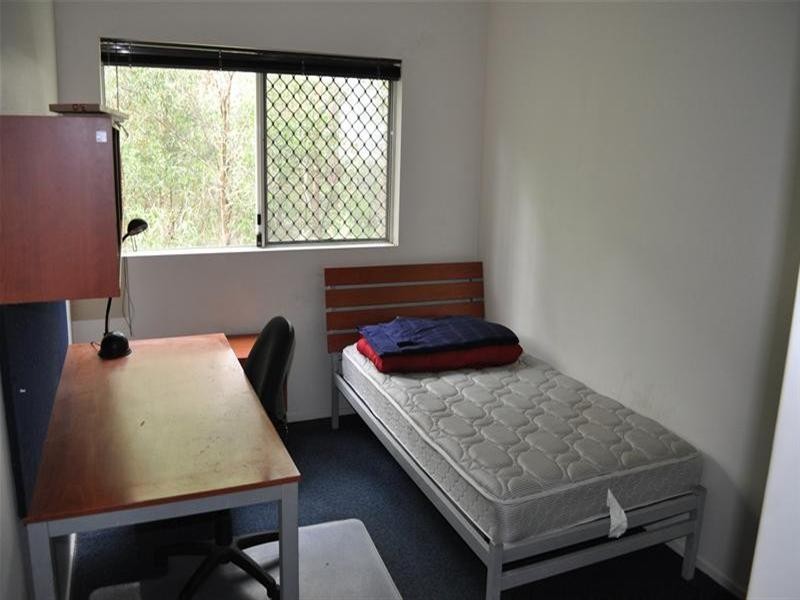 1/129-131 Currumburra Road, Ashmore QLD 4214