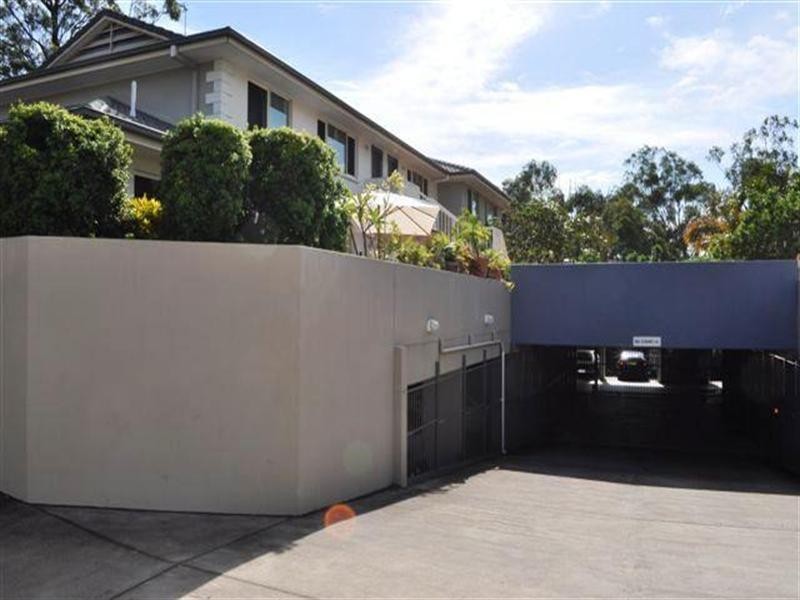 1/129-131 Currumburra Road, Ashmore QLD 4214