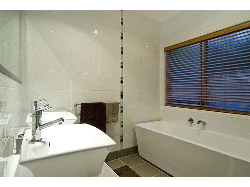 17 Clarence Drive, Helensvale QLD 4212