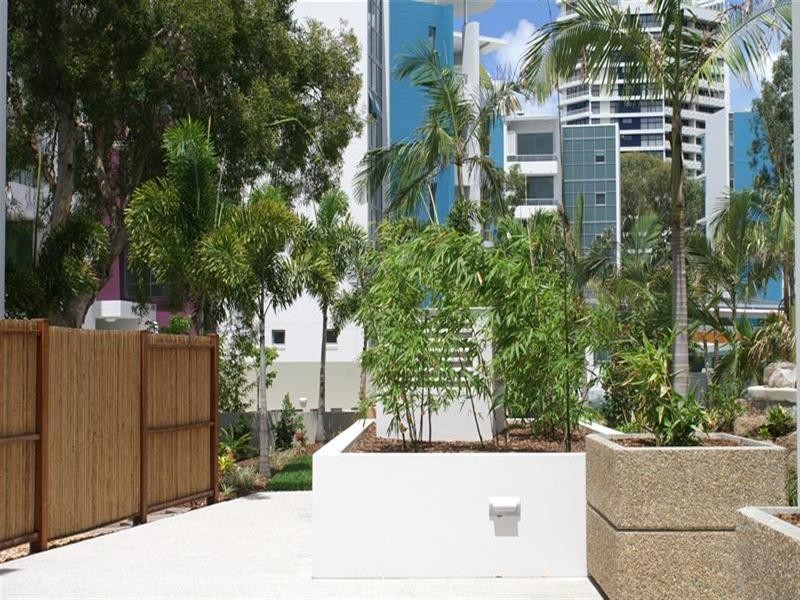 10P/28 Bayview Street, Runaway Bay QLD 4216