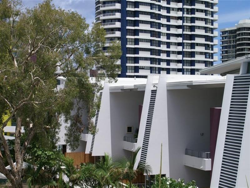 10P/28 Bayview Street, Runaway Bay QLD 4216