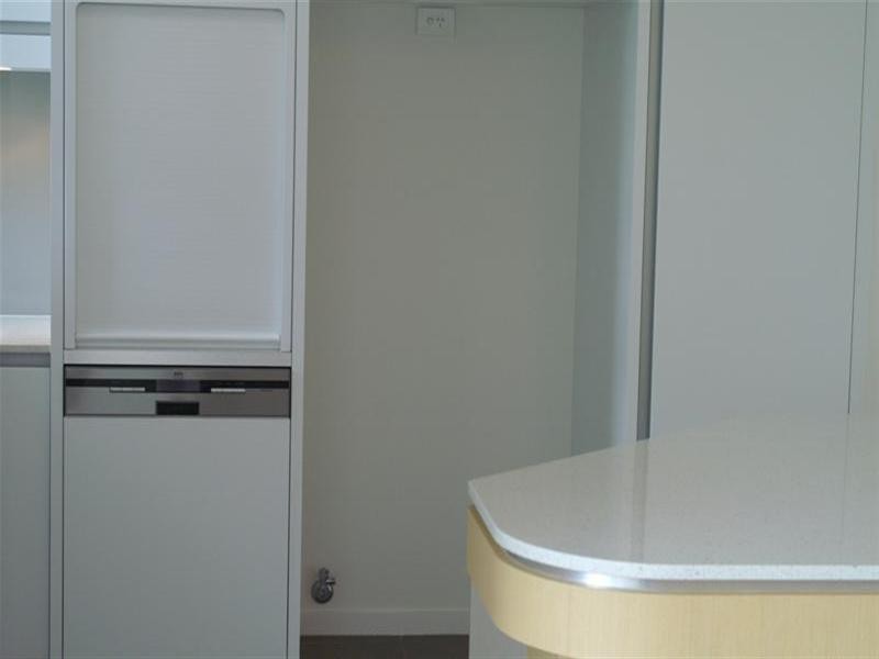 10P/28 Bayview Street, Runaway Bay QLD 4216