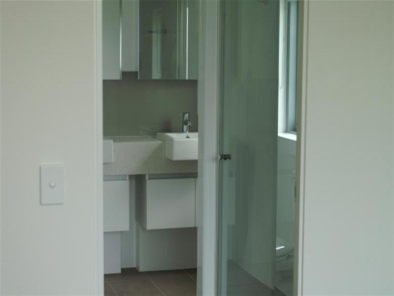 10P/28 Bayview Street, Runaway Bay QLD 4216