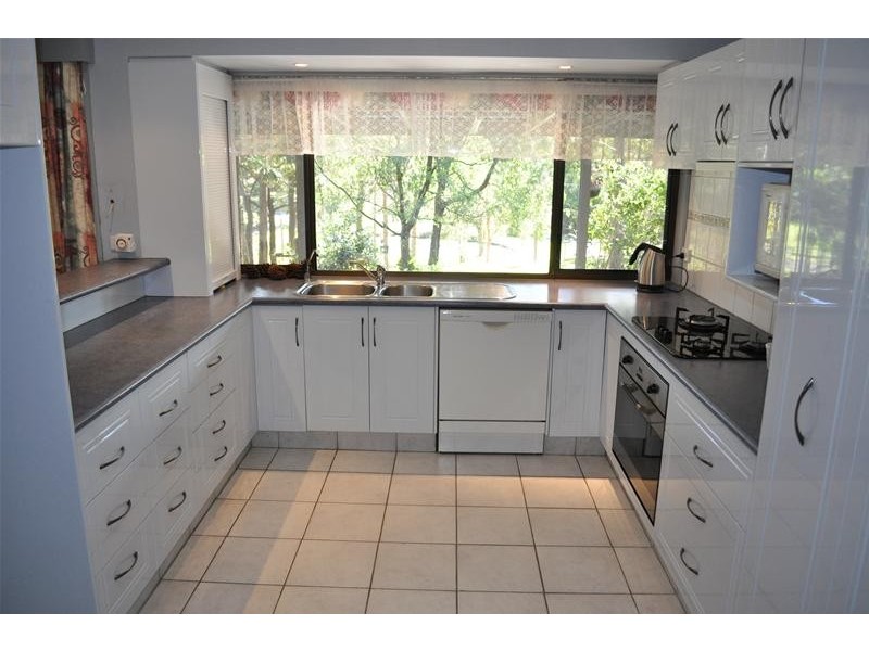 28 Kingsway Drive, Molendinar QLD 4214