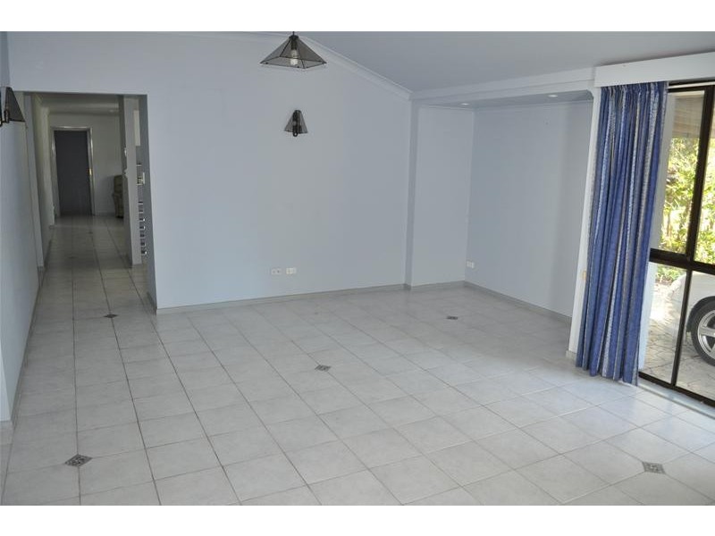 28 Kingsway Drive, Molendinar QLD 4214