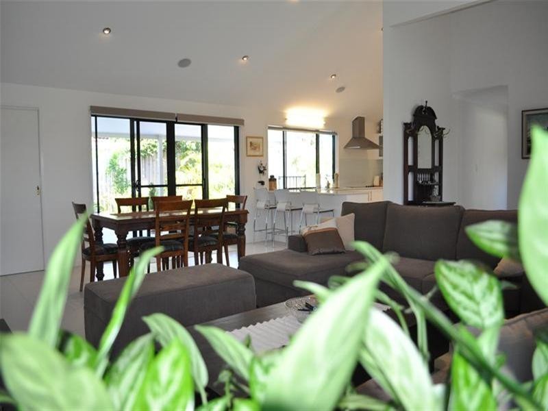 25 Numeralla Avenue, Ashmore QLD 4214