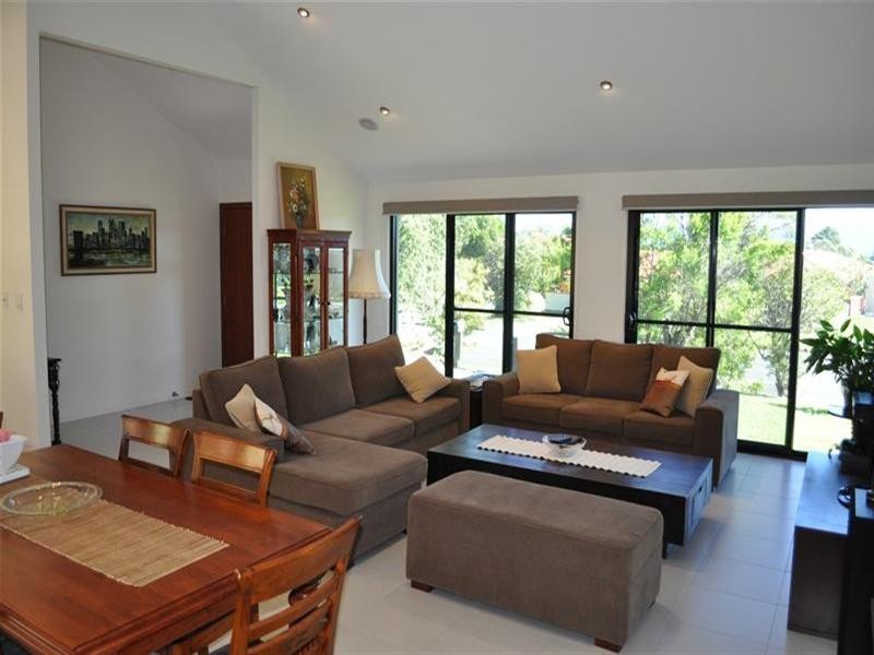 25 Numeralla Avenue, Ashmore QLD 4214