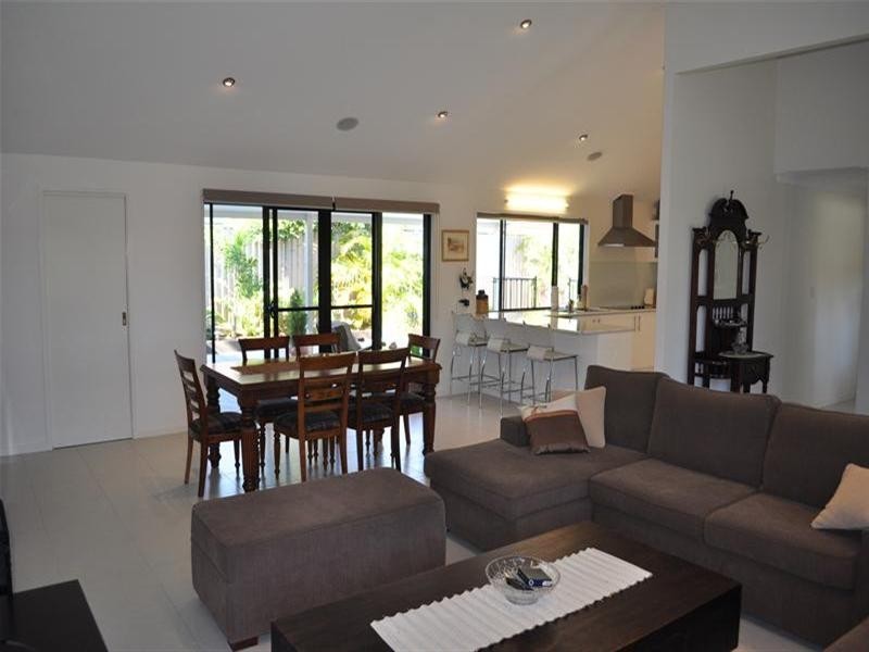 25 Numeralla Avenue, Ashmore QLD 4214