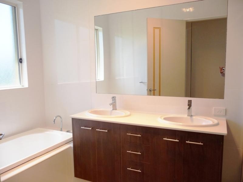 21 Howard Hughes Court, Maudsland QLD 4210