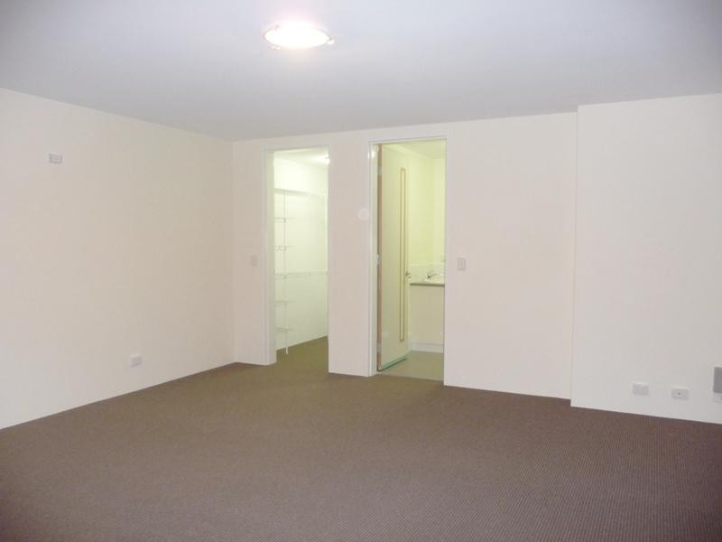 21 Howard Hughes Court, Maudsland QLD 4210