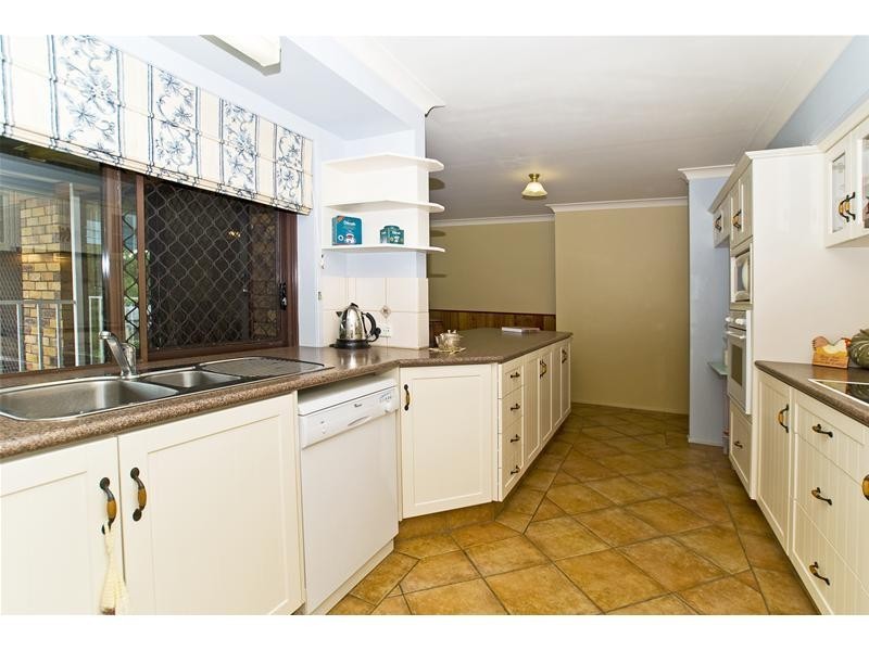 24 Viscount Drive, Tallai QLD 4213