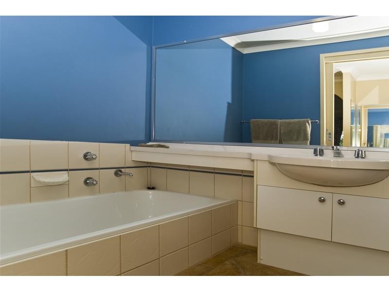 24 Viscount Drive, Tallai QLD 4213