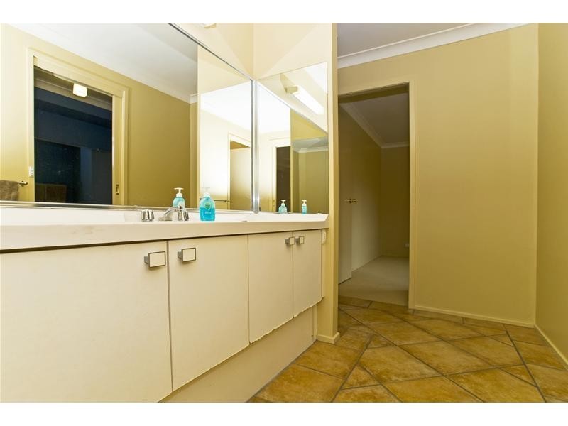 24 Viscount Drive, Tallai QLD 4213