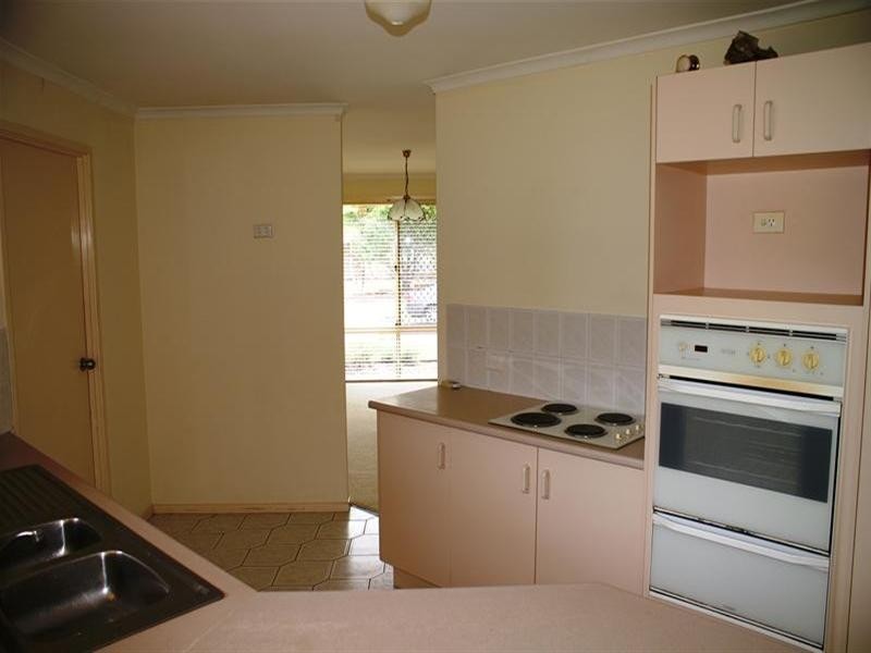 15 Glengarry Close, Highland Park QLD 4211