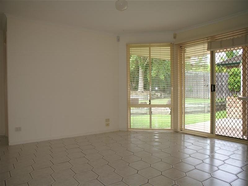 15 Glengarry Close, Highland Park QLD 4211