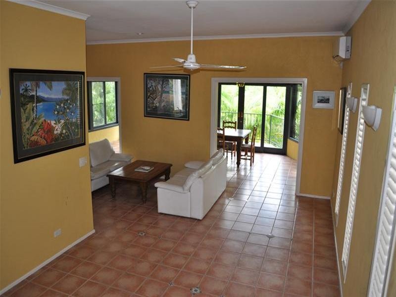 4 Bellview Crescent, Ashmore QLD 4214