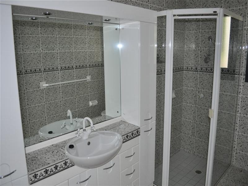 4 Bellview Crescent, Ashmore QLD 4214