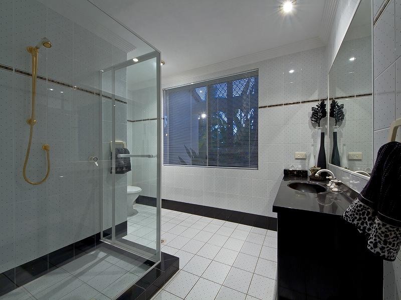 51 Portobello Drive, Mermaid Waters QLD 4218