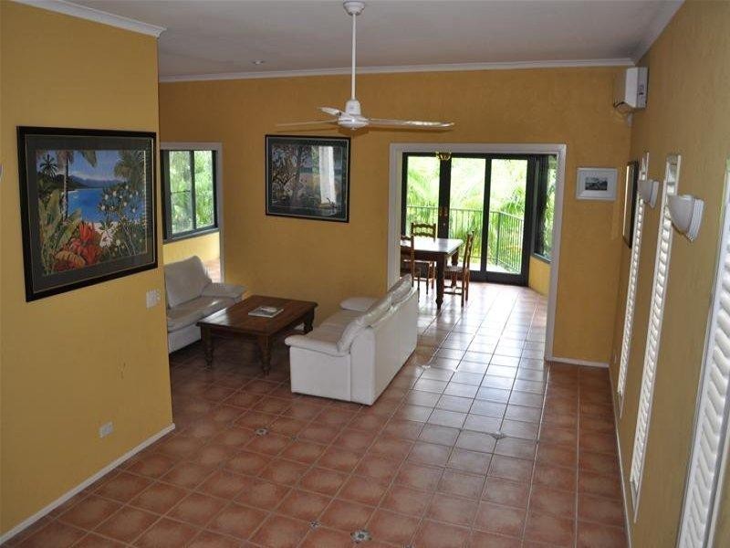 4 Bellview Crescent, Ashmore QLD 4214