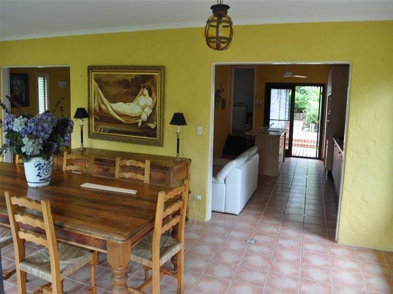 4 Bellview Crescent, Ashmore QLD 4214