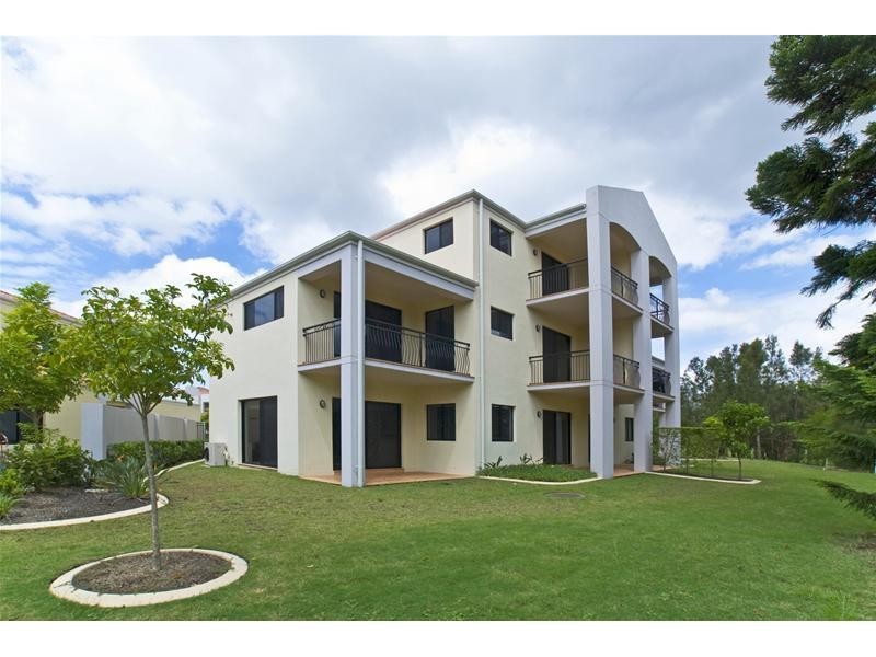 8864 Magnolia Drive East, Hope Island QLD 4212