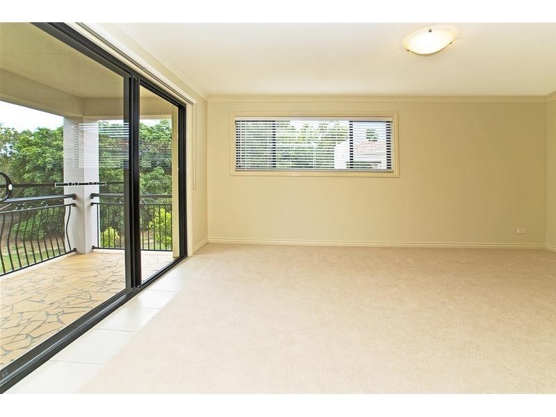 8864 Magnolia Drive East, Hope Island QLD 4212