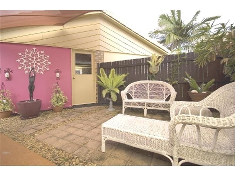 2/6 Freeman Street, Labrador QLD 4215