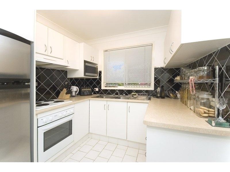 2/6 Freeman Street, Labrador QLD 4215