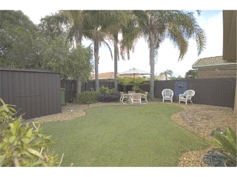 2/6 Freeman Street, Labrador QLD 4215