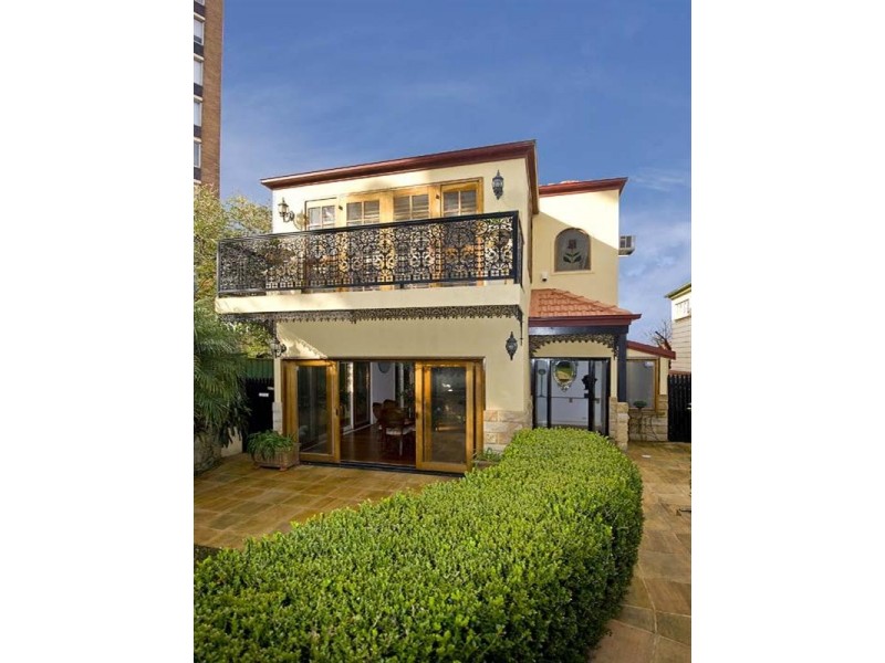 8 Rose Avenue (enter off Alfred St Nth), Neutral Bay NSW 2089