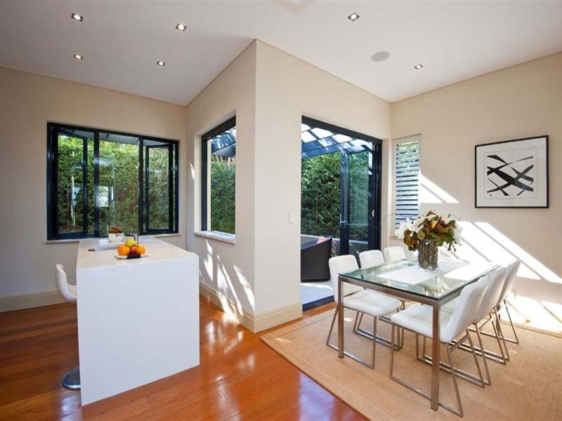 2/12 Commodore Street, Mcmahons Point NSW 2060