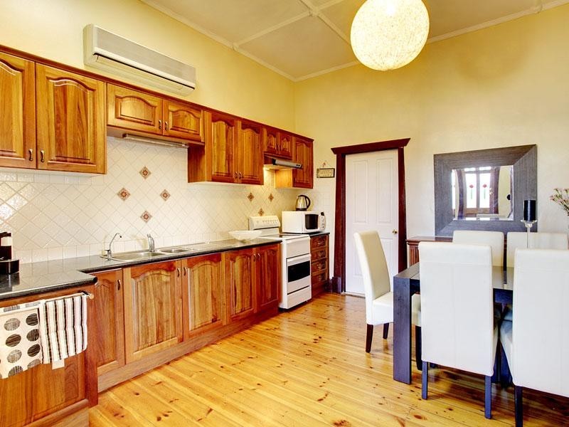 11 Hallville Street, Seaton SA 5023