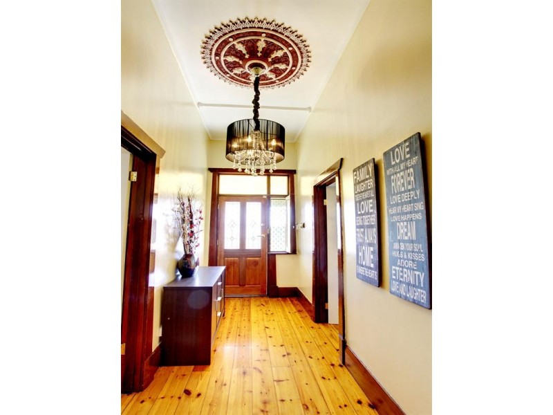 11 Hallville Street, Seaton SA 5023