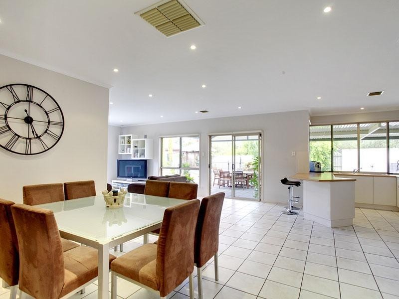 21 Sandpiper Chase, Mawson Lakes SA 5095