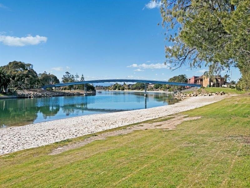 1/1 Cocos Grove, West Lakes SA 5021