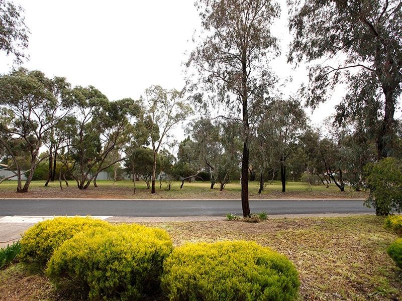 2 Milligan Drive, Para Vista SA 5093