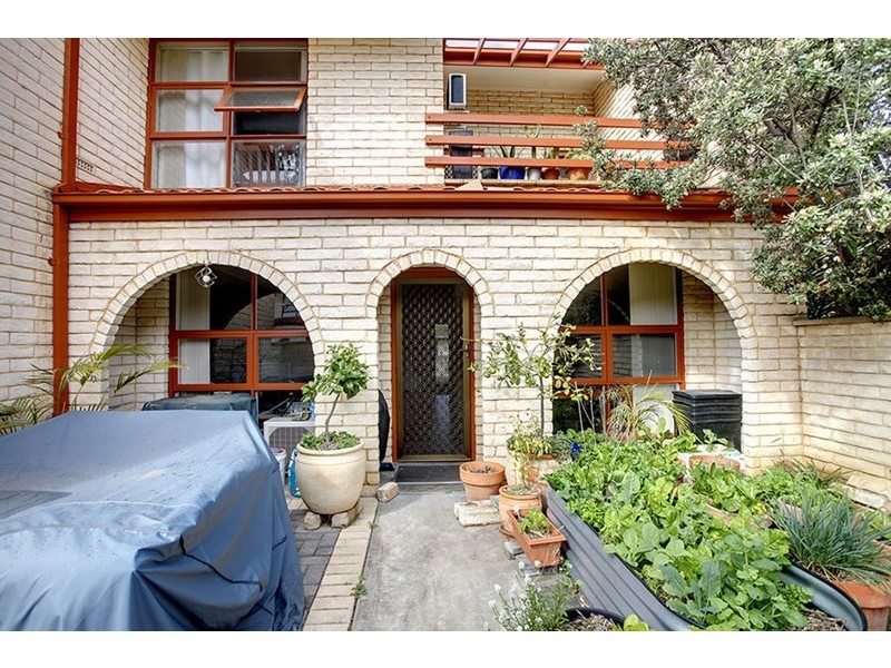 22/7 Mooloola Way, West Lakes Shore SA 5020